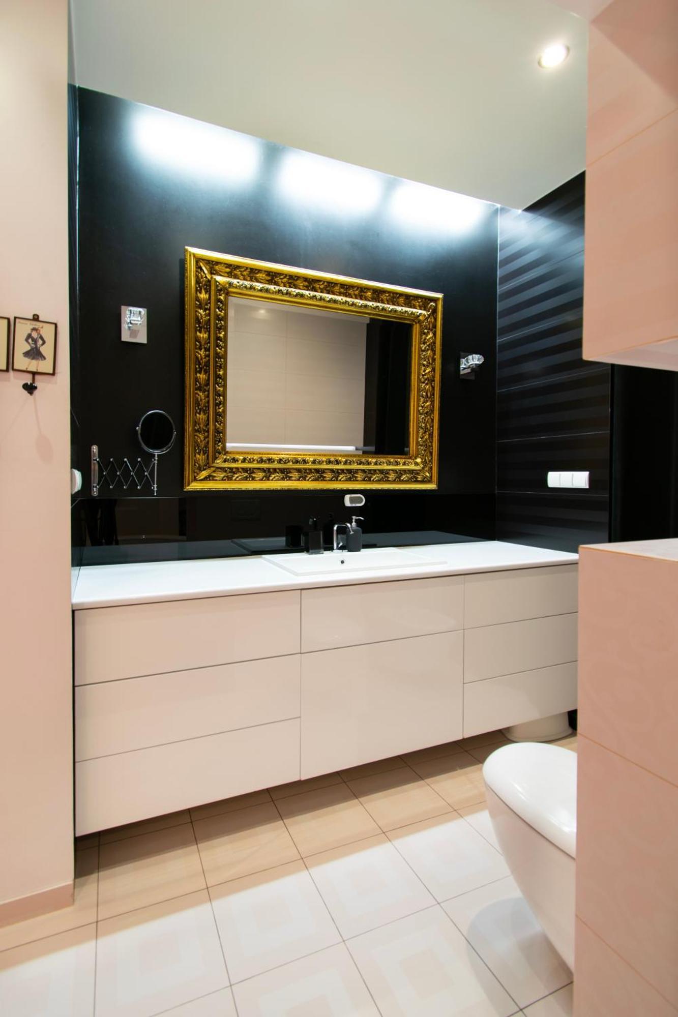 Spacious 3Br Apartment With Ac In Living Room, 2 Balconies Krakau Buitenkant foto